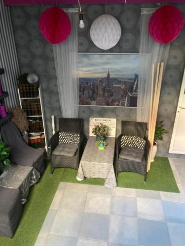 Khu vực ghế ngồi tại Modern mitten in der Stadt und doch sehr ruhig 2 Minuten zu Therme