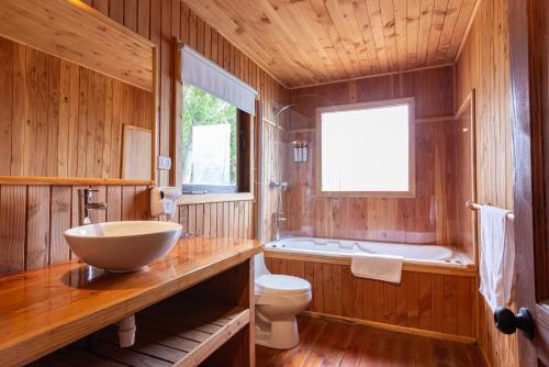 Phòng tắm tại Terra Luna Lodge