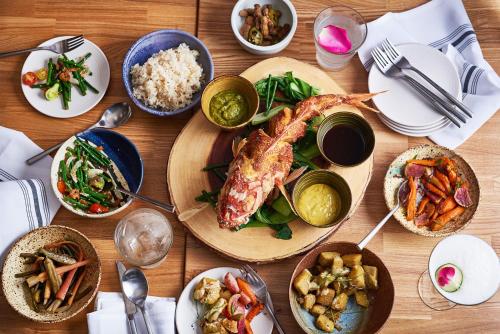 Makanan di atau berdekatan hotel