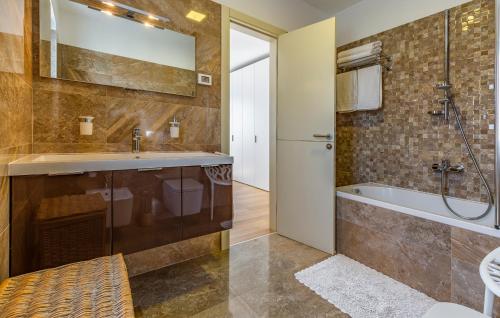 Et badeværelse på Paradiso Luxury Apartment, Rovinj