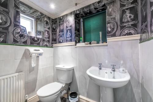 Bilik mandi di Elen's Castle Hotel