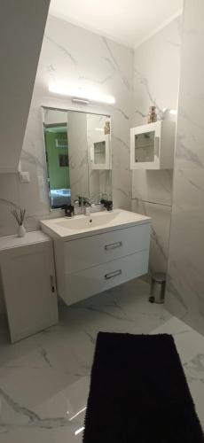 Luxury apartments Sirena Centre Netflix