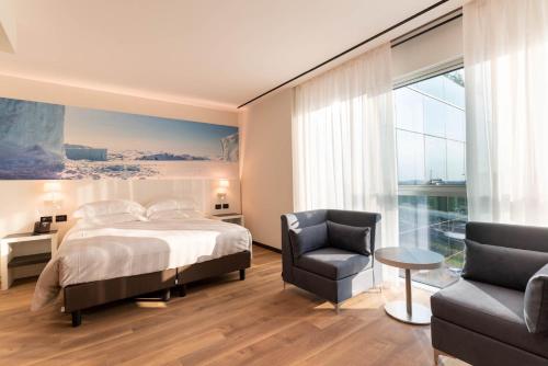Postel nebo postele na pokoji v ubytování Life Hotel