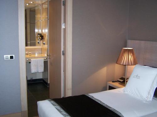 Katil atau katil-katil dalam bilik di Washington Parquesol Suites & Hotel