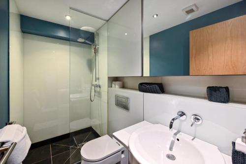 A bathroom at London Choice Apartments - Mayfair - Bond Street