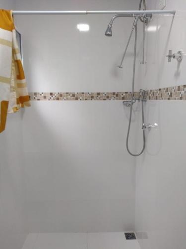 Bilik mandi di Suites Praia de Juquehy