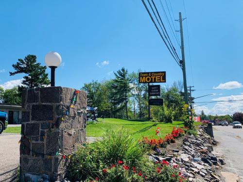a sign for a motel on the side of a street at Town & Country Motel in Parry Sound