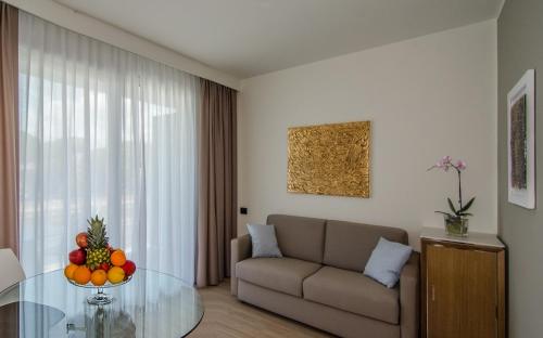 a living room with a couch and a glass table at Hotel Viareggio in Viareggio