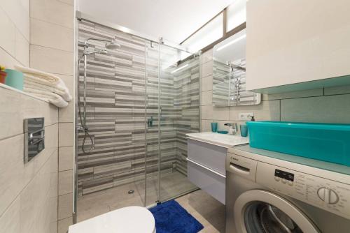 Las Arenas - apartamento moderno con vistas al mar y WiFi veloz de fibra óptica