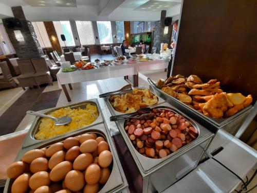 Makanan di atau berdekatan hotel
