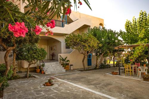 Κήπος έξω από το Andy's Gardens