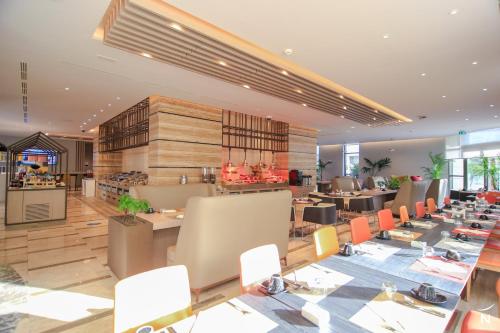 Restaurant ou autre lieu de restauration dans l'établissement Novotel Tunis Lac