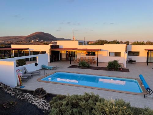 North Shore Villas, Villa MAKAI, Heated & Shared Pool