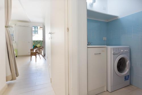 a laundry room with a washing machine in it at "Le Casette di Ninetta" - Casa Casmene in Donnalucata