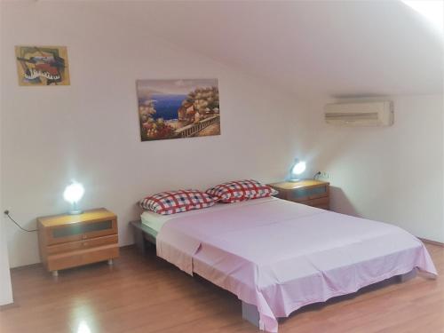 Tempat tidur dalam kamar di Apartments Villa Novak