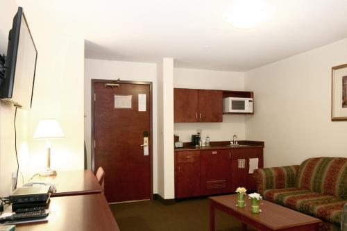 Gallery image of Foxwood Inn & Suites Drayton Valley in Drayton Valley