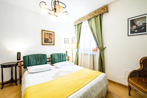 A bed or beds in a room at Extravacanza Safari