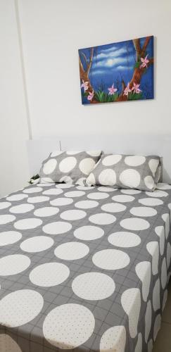 Ein Bett oder Betten in einem Zimmer der Unterkunft Apto Jacaraipe - quadra praia - excelente