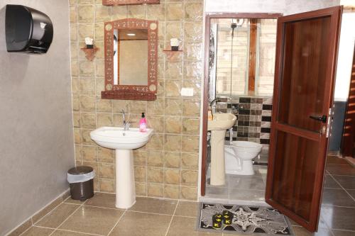 Bathroom sa Basant Villa