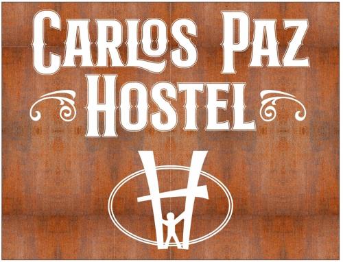 El logo o cartelera del hostel