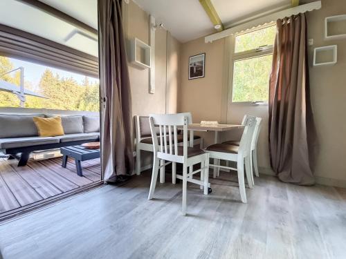 Posezení v ubytování Avignon, joli chalet en campagne très proche de la ville