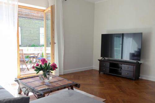 a living room with a tv and a coffee table at Tolli korter in Kuressaare