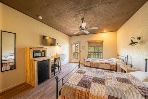 Gallery image of -Pet Friendly- Miners Cabin #5 -Two Double Beds - Private Balcony in Tombstone