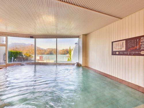Yukai Resort Premium Enakyo Kokusai Hotel 내부 또는 인근 수영장