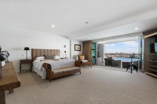 a large bedroom with a bed and a large window at Auckland Waterfront Serviced Apartments on Prince's Wharf in Auckland