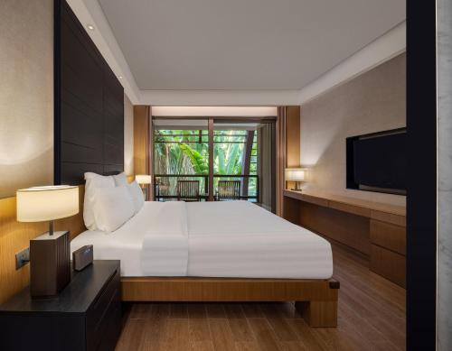 Кровать или кровати в номере Pullman Oceanview Sanya Bay Resort & Spa