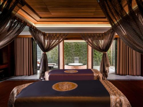 Postel nebo postele na pokoji v ubytování Pullman Oceanview Sanya Bay Resort & Spa