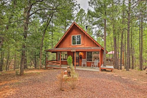 Show Low Cabin with Deck Near Lake and Trailheads!