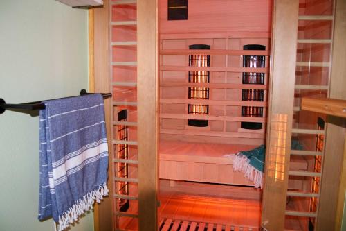 Katil dua tingkat atau katil-katil dua tingkat dalam bilik di Ferienhaus EifelNest