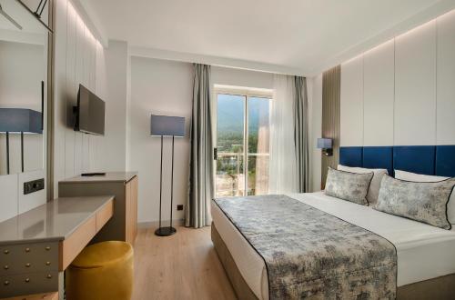 Postel nebo postele na pokoji v ubytování Sealife Kemer Resort Hotel - Ultra All Inclusive