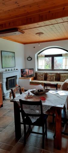 A kitchen or kitchenette at Elati's traditional and cosy home
