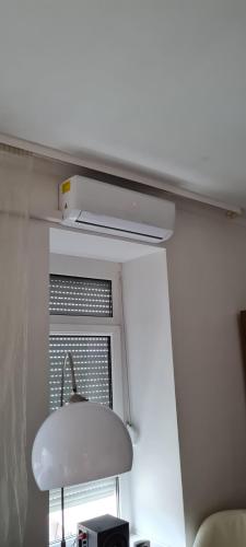 a room with a window and a ceiling fan at Ida Apartman in Miskolc