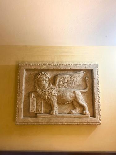 a statue of an angel on a wall at Ca' Del Nobile in Venice