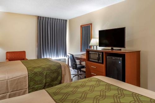 Ένα ή περισσότερα κρεβάτια σε δωμάτιο στο Econo Lodge