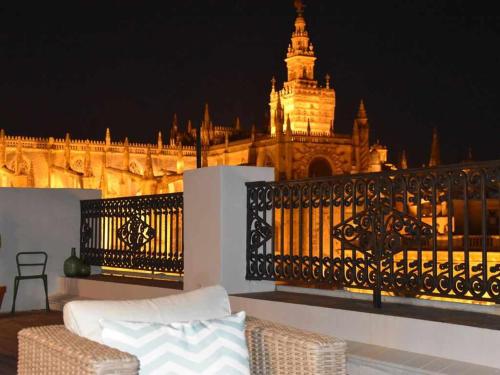 Penthouse with Large Private Terrace with Views Cathedral