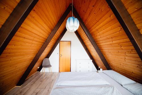 a room with a bed in a wooden ceiling at Himmelhäuschen in Bischofsheim an der Rhön