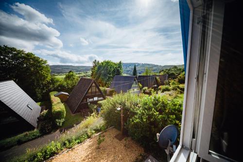 a view of a yard with a house at Himmelhäuschen in Bischofsheim an der Rhön