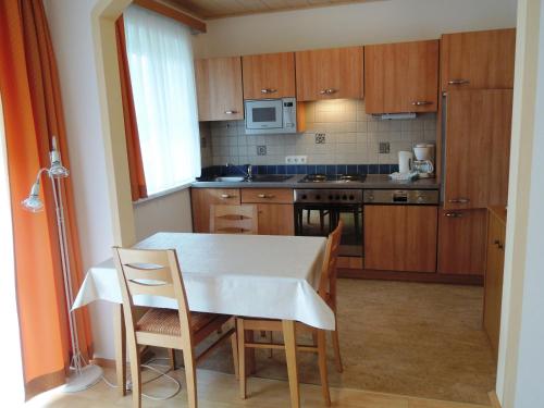 Kuchyň nebo kuchyňský kout v ubytování Appartements Edda