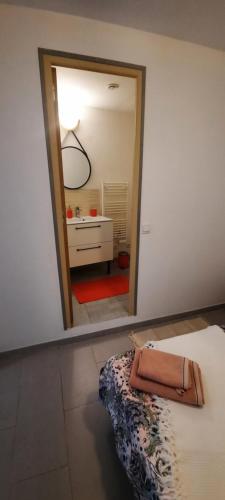 Postel nebo postele na pokoji v ubytování Apparemment des moulins
