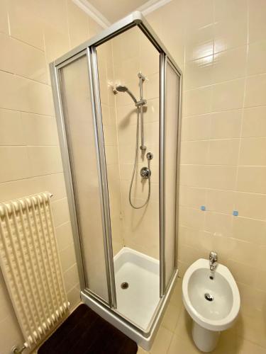 a bathroom with a shower and a toilet and a sink at Hotel B&B Lorenzini Ski in Selva di Cadore
