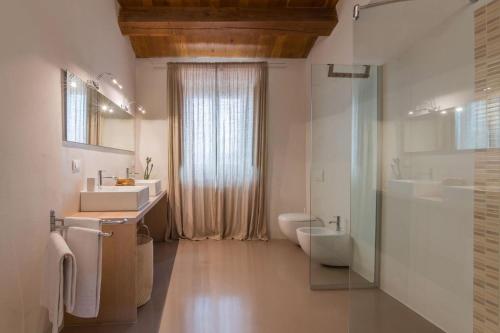 Kylpyhuone majoituspaikassa Villa Sabrina 12
