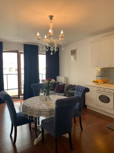 Fotografia z galérie ubytovania Apartament wysoki standard z widokiem na Wyścigi Konne vo Varšave