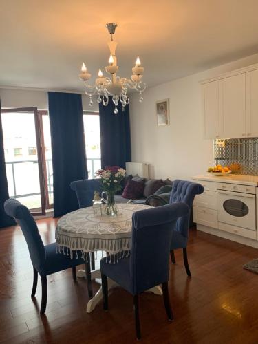 Fotografia z galérie ubytovania Apartament wysoki standard z widokiem na Wyścigi Konne vo Varšave