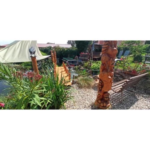 Taman di luar Fremdenzimmer Nossen