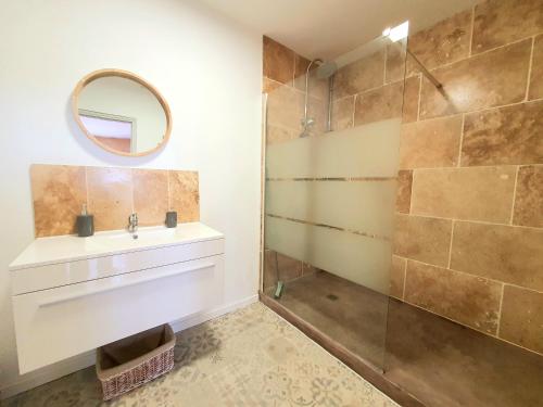 a bathroom with a sink and a shower at La Petite Auberge - Gîtes in Razac-dʼEymet