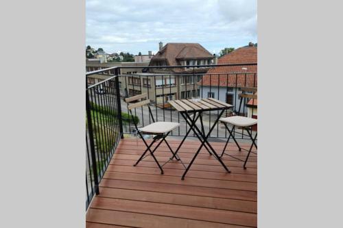 a balcony with two chairs and a table on it at Petit bijou de Sainte-Croix in Sainte-Croix
